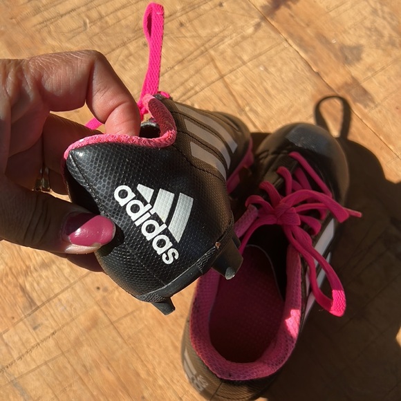 Girls Adidas Soccer Shoes - Picture 4 of 5